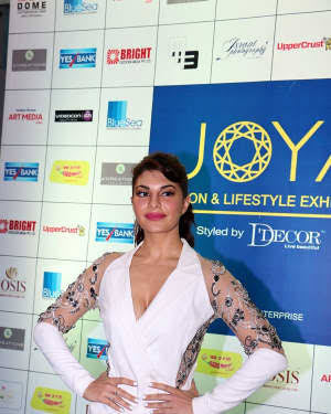 JACQUELINE FERNANDES