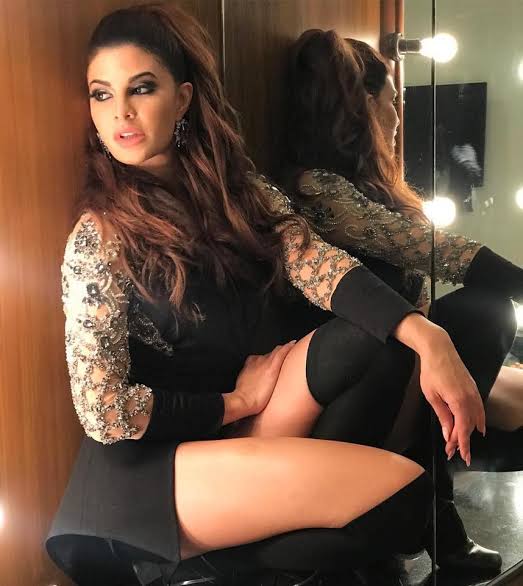 JACQUELINE FERNANDES