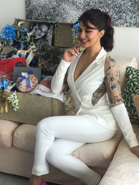 JACQUELINE FERNANDES