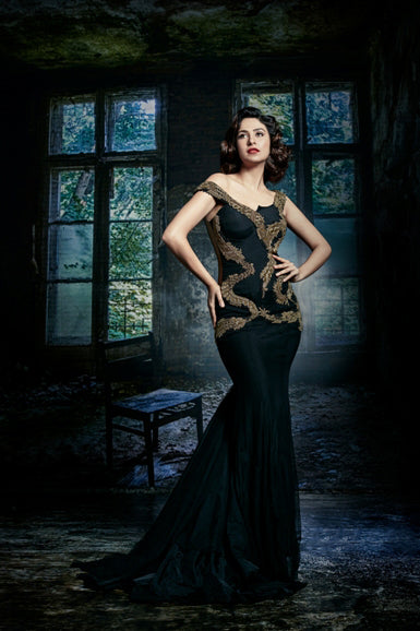 Serpentine embellishment Fish cut gown