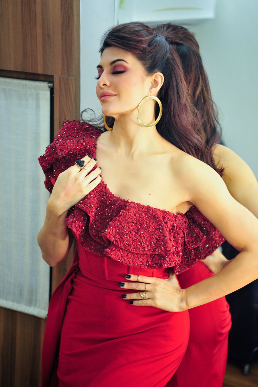 JACQUELINE FERNANDES