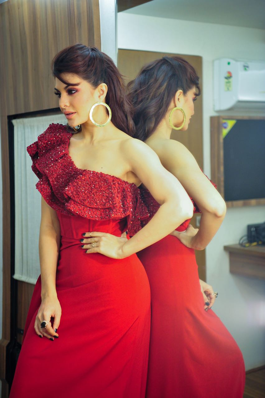 JACQUELINE FERNANDES