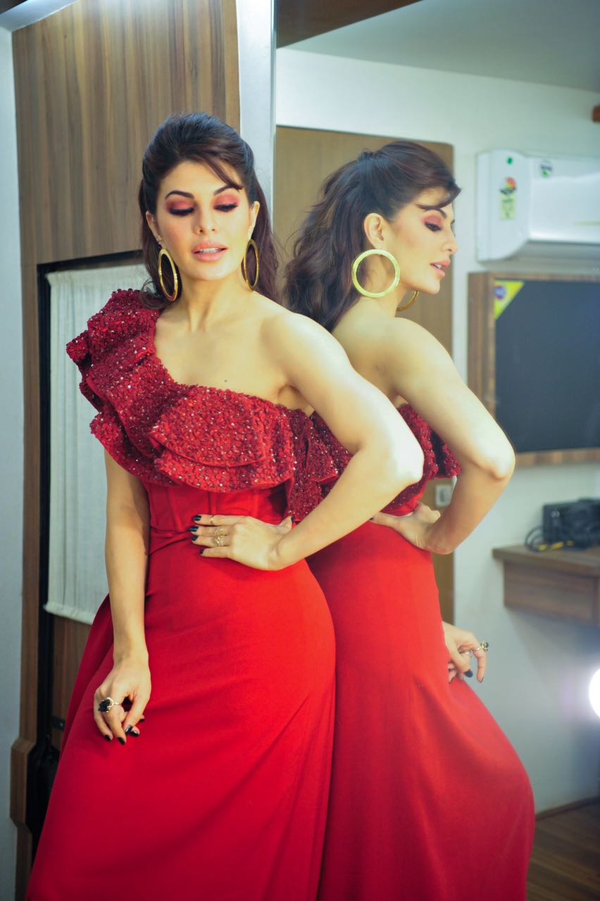 JACQUELINE FERNANDES