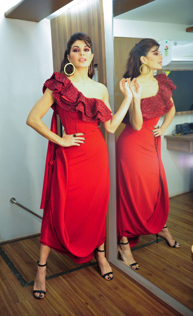 JACQUELINE FERNANDES